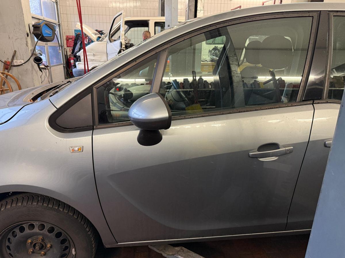 Opel Meriva B BJ10 original T&uuml;r vorn links Z179 Silbersee Metallic Rohbau